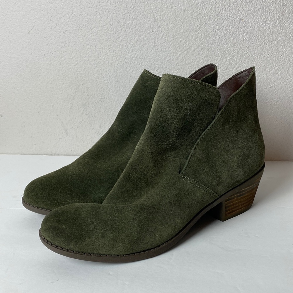 Me too ankle booties 7.5 M